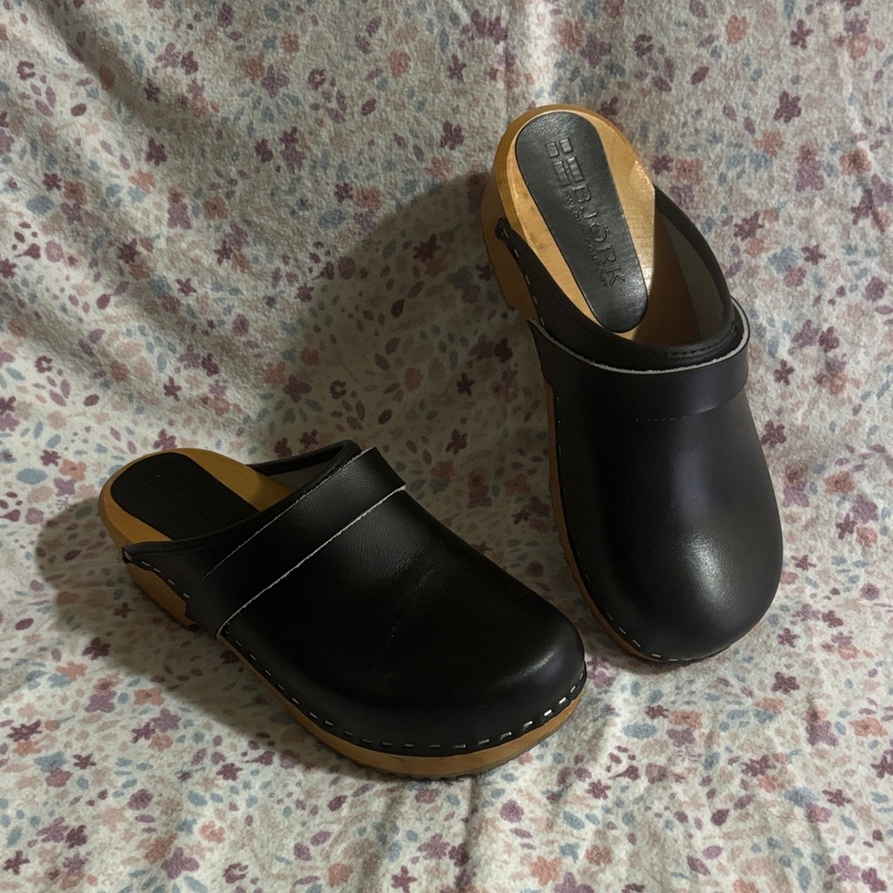 Bjork Swedish Comfort | Maja Wood Open Back Leather Clogs Black